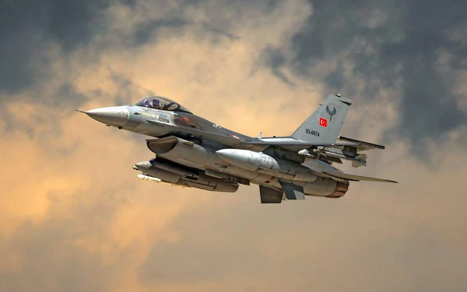 Συναγερμός στο Αιγαίο: Tουρκικά F-16 έκαναν υπερπτήσεις πάνω από ελληνικά νησιά –  Η Αγκυρα σπάει τα «κοντέρ» της προκλητικότητας